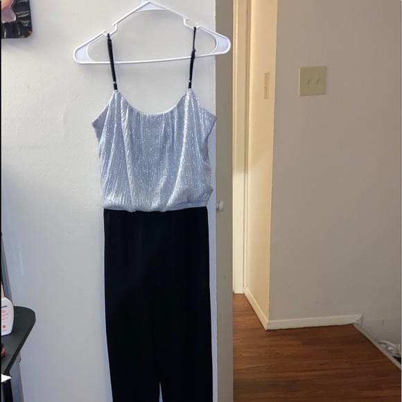 Jumpsuit - Picture 7 of 8